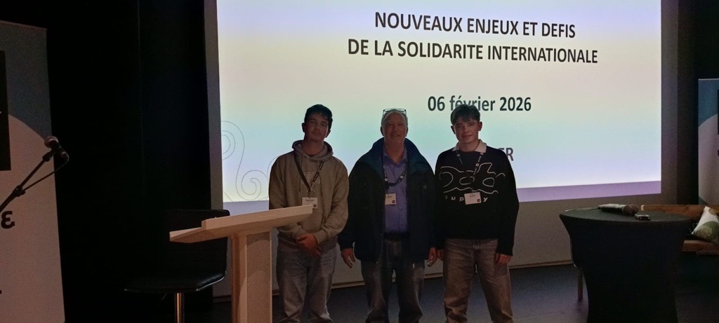 Élèves ISSAT Redon présentant le projet café climat à Quimper