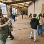 Élèves de 4ème ISSAT Redon animant un atelier sportif avec des CM1 et CM2