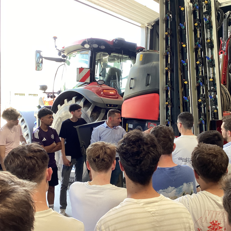 Équipements agricoles connectés découverts par les étudiants BTS GDEA