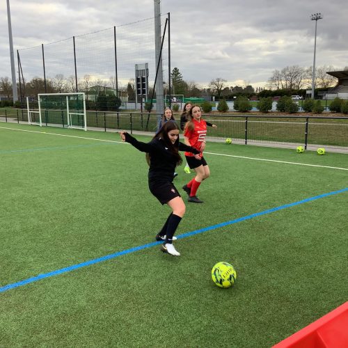 Élève en échauffement pendant l’option foot au sein du lycée agricole ISSAT Redon
