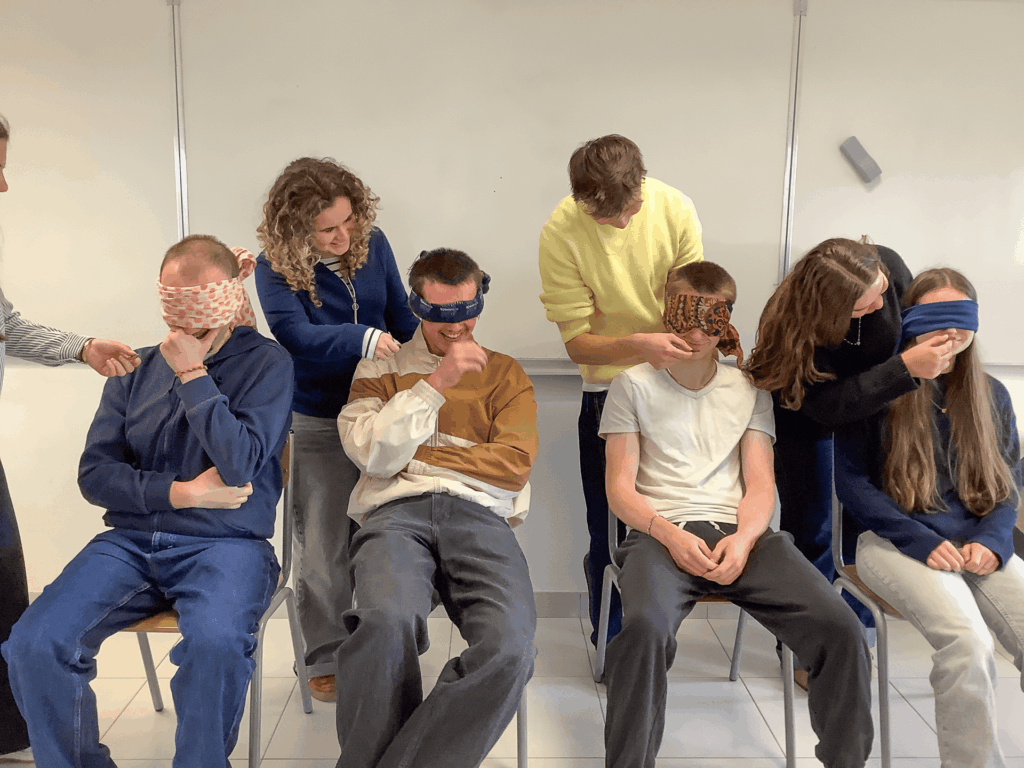 Étudiants BTS ANABIOTEC Bretagne réalisant une analyse sensorielle en anglais