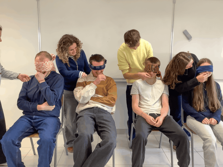 Étudiants BTS ANABIOTEC Bretagne réalisant une analyse sensorielle en anglais