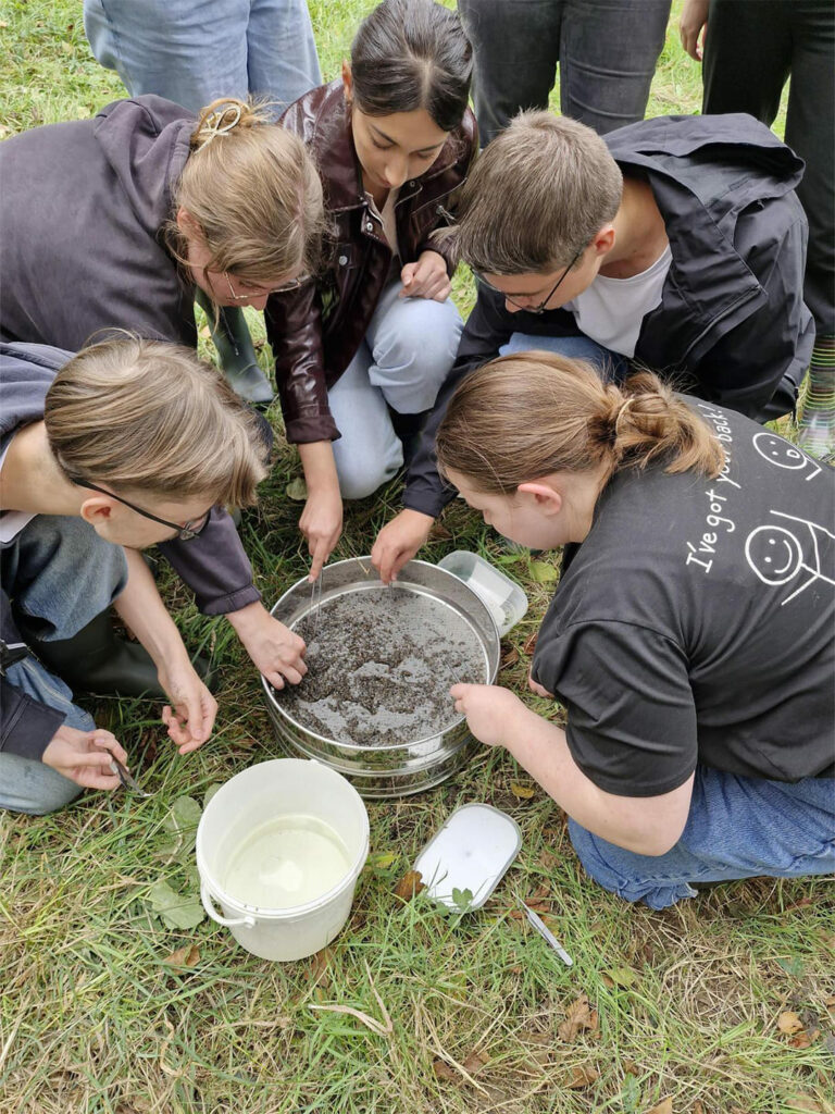 Matériel utilisé par les étudiants pour étudier la qualité de l’eau
